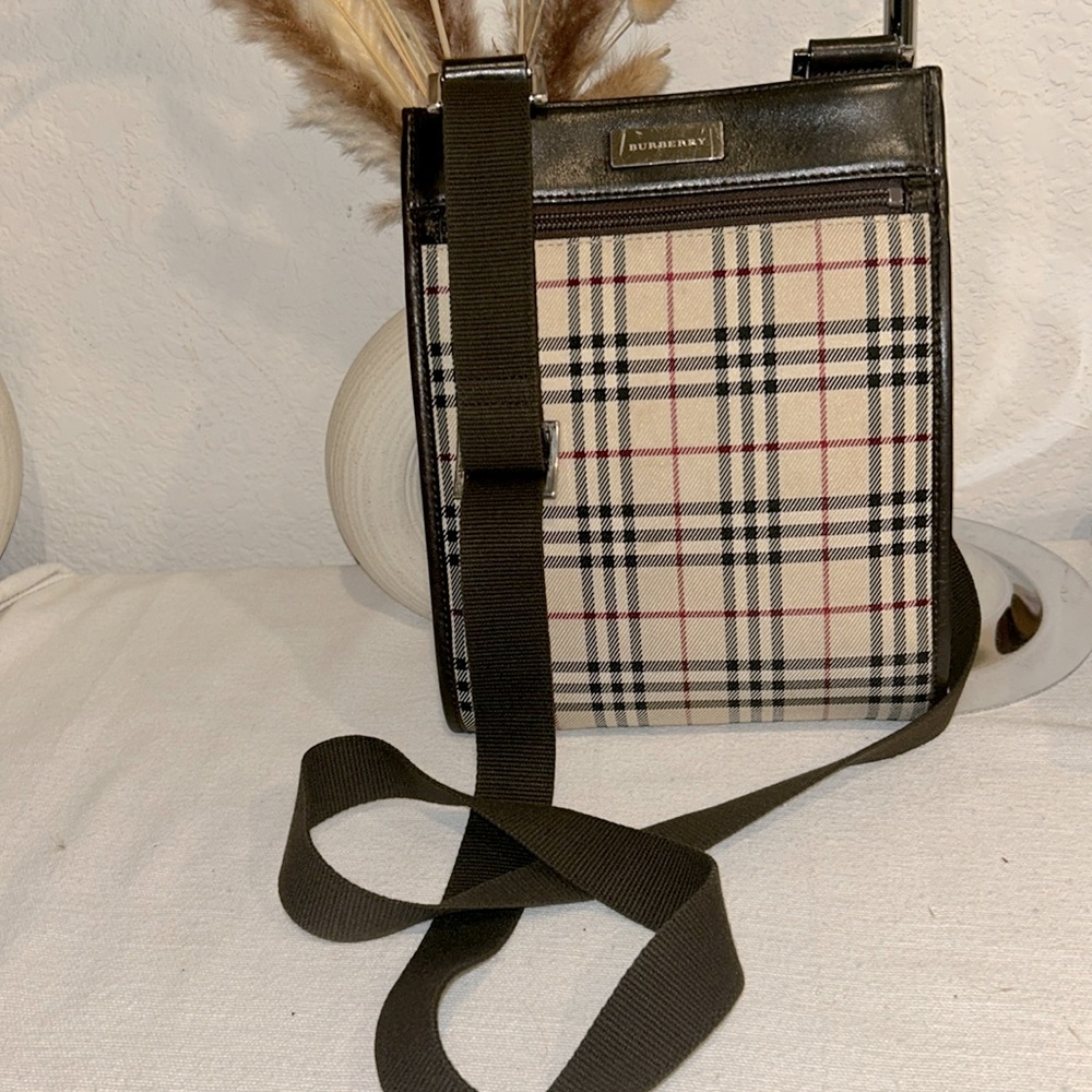Authentic BURBERRY CROSS BODY BAG